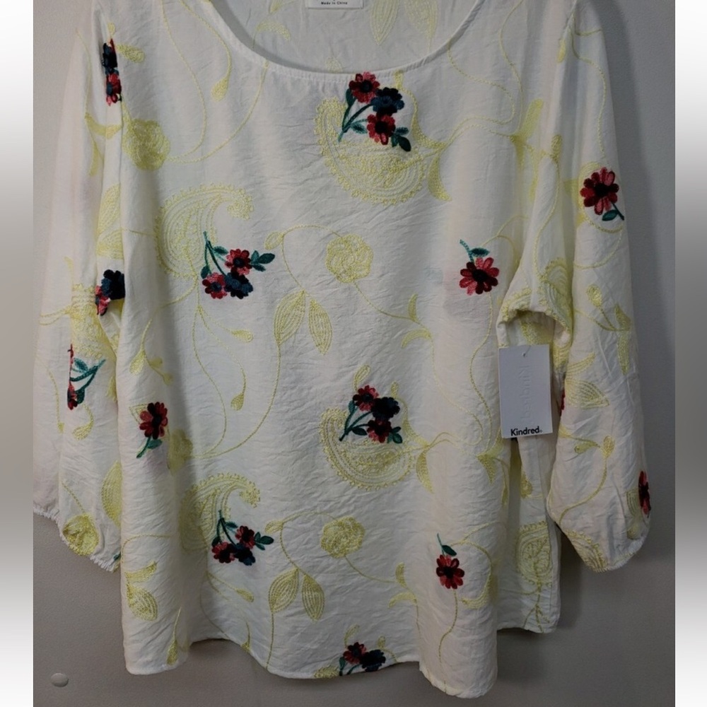 NWT-Kindred by Anthropologie Embroidered Blouse. Size medium.